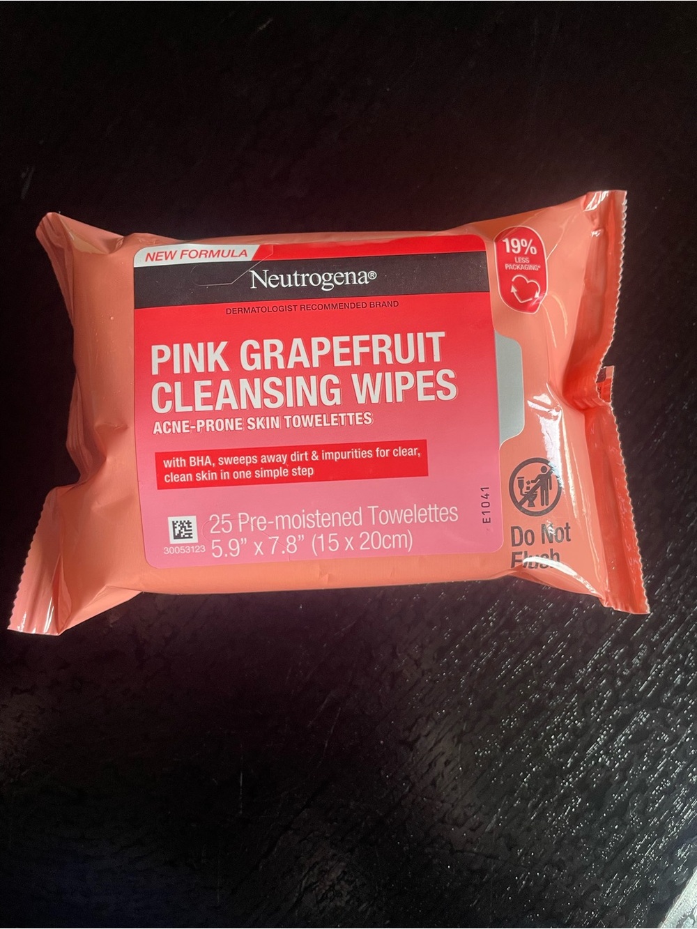 Neutrogena Pink Grapefruit Cleansing Wipes - Coral Pink Pack